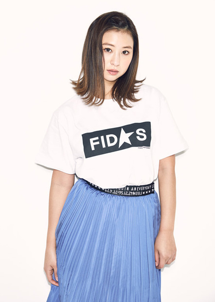 佐山彩香、セクシーを封印しファッションブランドモデルに！