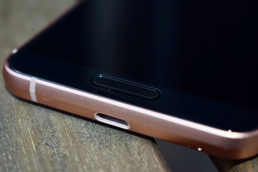 AQUOS sense3 lite