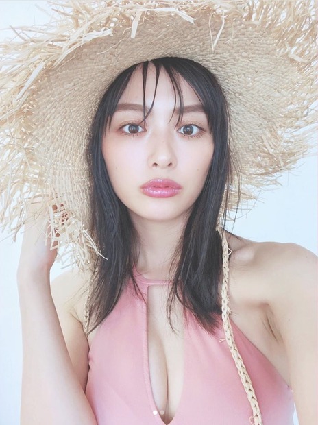 写真は内田理央の公式Instagramから