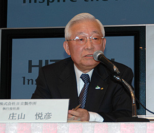 　日立製作所と松下電器産業は7日、プラズマディスプレイパネル（PDP）事業の包括的協業で合意し、日立の庄山悦彦社長と松下の中村邦夫社長が共同で記者会見した。