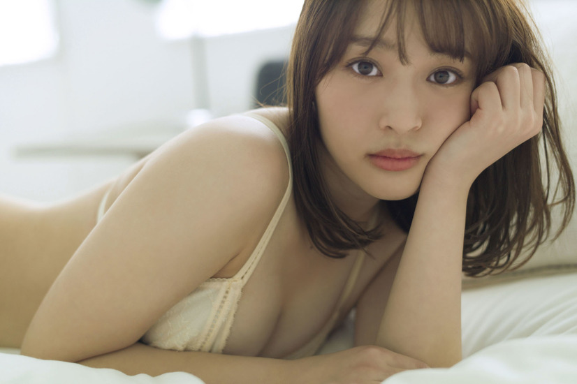 神部美咲、初のデジタル写真集3部作が発売中！