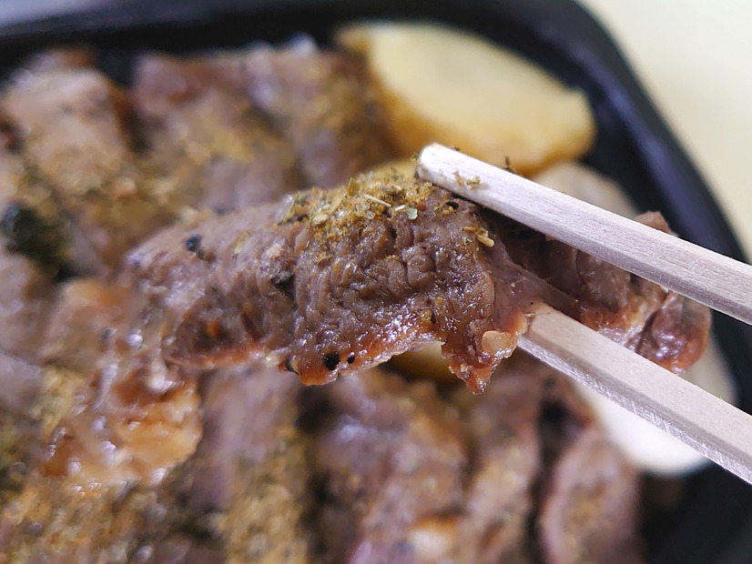 「今日はご飯で肉をガッツリ食うぜ！」という日にオススメな、大戸屋「サーロインステーキ重」
