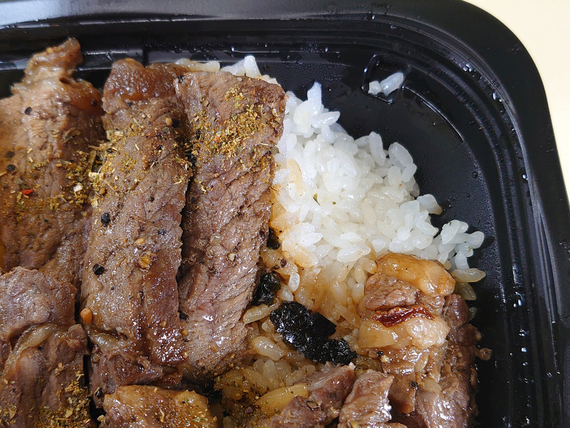 「今日はご飯で肉をガッツリ食うぜ！」という日にオススメな、大戸屋「サーロインステーキ重」