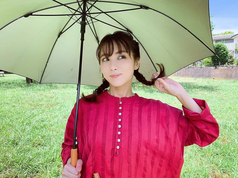 石川恋、三つ編みおさげ姿を披露「かわいすぎる」「めっちゃ似合ってる」
