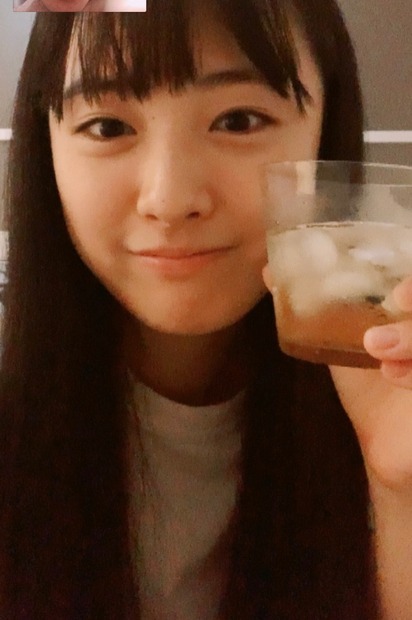 大友花恋のレアなほろ酔い姿にファン「お酒のCMみたい」