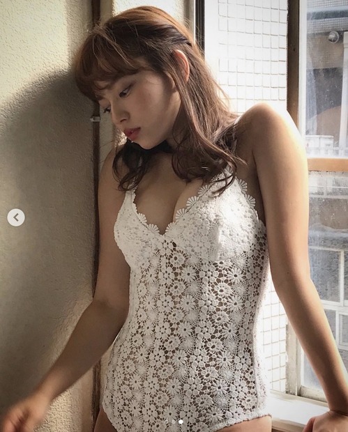 写真は小室さやかの公式Instagramから