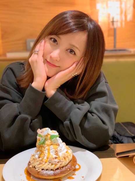 小松彩夏、彼女感あふれる“デートなうショット”公開！「ドキドキ」「可愛い過ぎ」