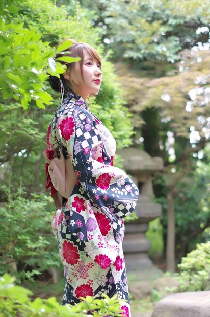写真は橘ひと美の公式Twitterから