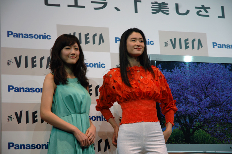 　パナソニックは2日、ハイビジョンテレビ「新・ビエラ」の新ラインアップを発表した。ここでは記者会見のようすをフォトレポートで紹介する。