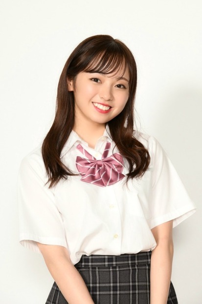 今泉佑唯、JK制服姿に「可愛いが止まらない」の声！