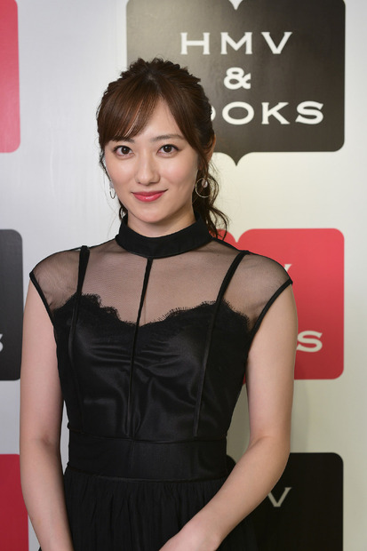 奥山かずさ写真集『AIKAGI』　（C）ワニブックス
