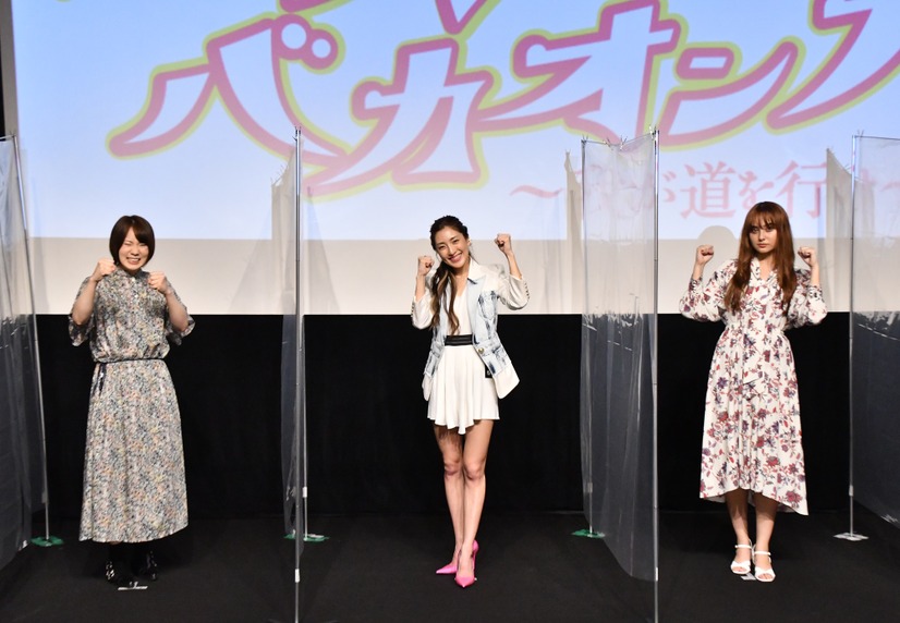 映画『いけいけ！バカオンナ～我が道を行け～』初日舞台挨拶【写真：竹内みちまろ】