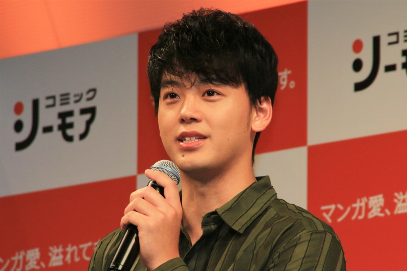 竹内涼真【撮影：小宮山あきの】