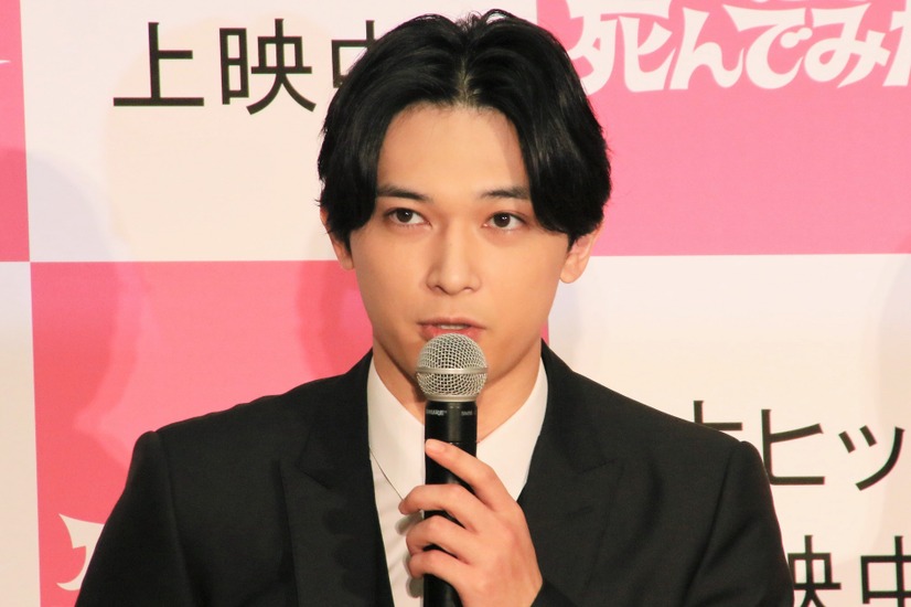 吉沢亮【撮影：小宮山あきの】