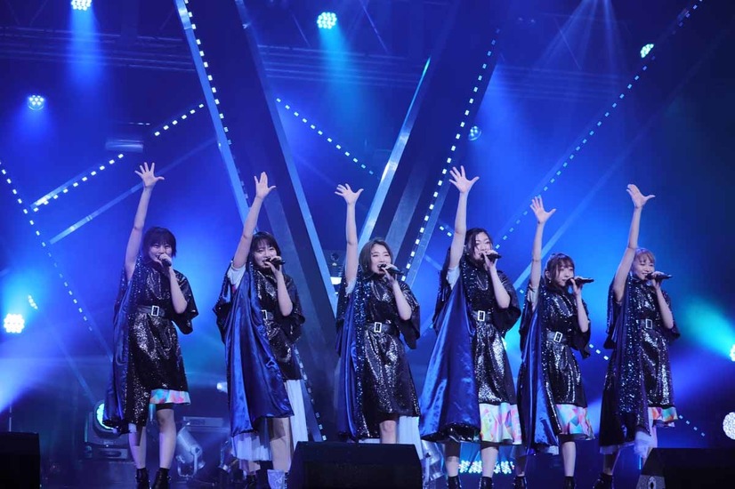エビ中、最新アルバムをテーマに構成した初のオンラインライブを開催！