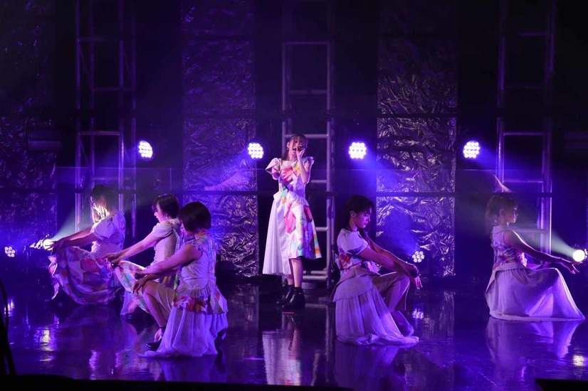 エビ中、最新アルバムをテーマに構成した初のオンラインライブを開催！