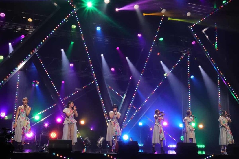 エビ中、最新アルバムをテーマに構成した初のオンラインライブを開催！