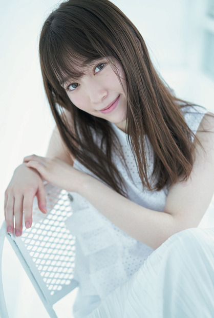 『blt graph.vol.58』ローソンエンタテインメント購入特典ポストカード（欅坂46・守屋麗奈）（C）東京ニュース通信社