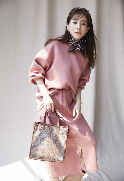 田中みな実 女性らしいシルエット 秋ファッションで際立つ 4枚目の写真 画像 Rbb Today