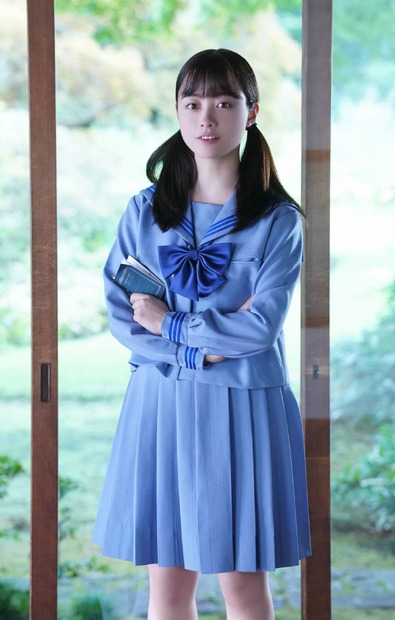 中学生時代の美雲を演じる橋本環奈（C）フジテレビ