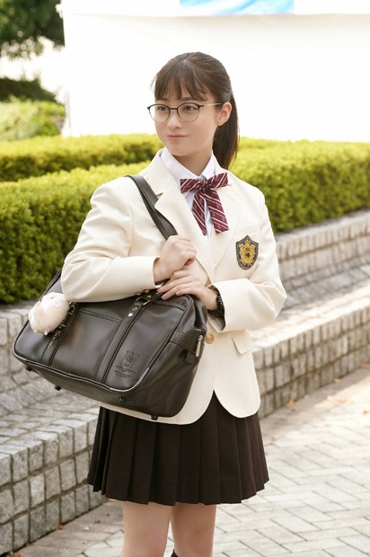 高校生時代の美雲を演じる橋本環奈（C）フジテレビ