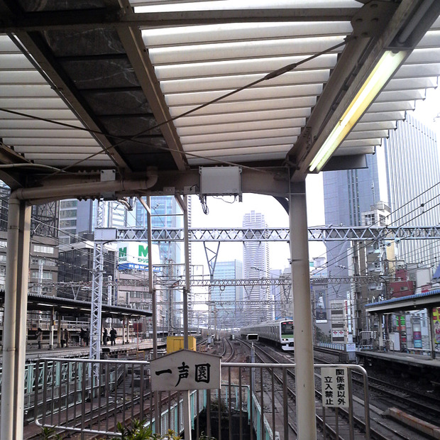 新橋駅構内に設置されていたUQ Comの基地局