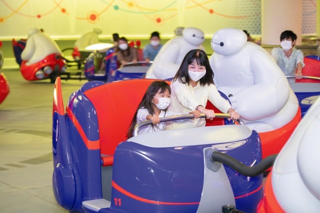 アトラクション体験の様子（C）Disney
