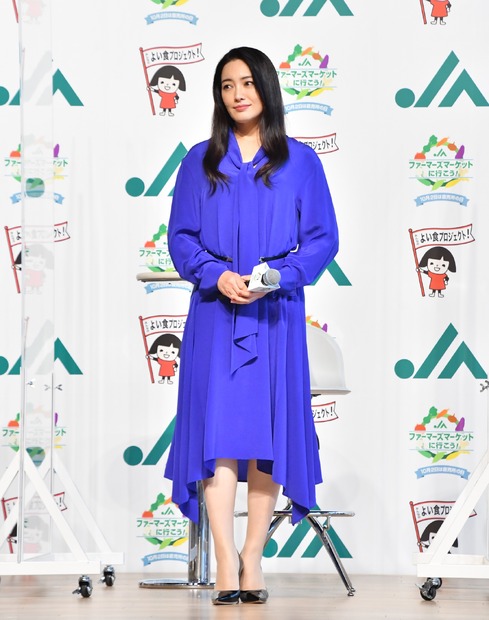 仲間由紀恵 イベントで母親の顔を垣間見せる 子どもたちに飲ませてみたい 4枚目の写真 画像 Rbb Today 仲間由紀恵 イベントで母親の顔を垣間見せる 子どもたちに飲ませてみたい 4枚目の写真 画像 Rbb Today
