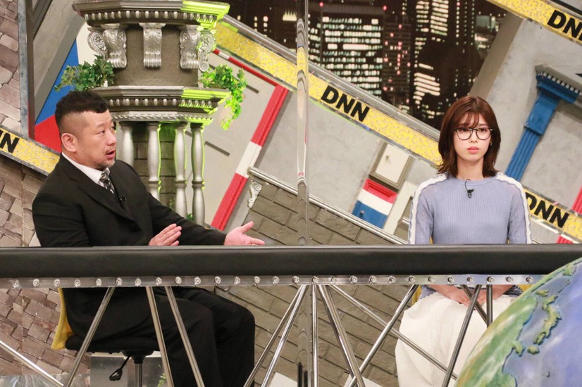 左から）ケンドーコバヤシ、白石聖（C）フジテレビ