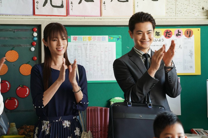 左から瀬戸康史、深田恭子（C）フジテレビ
