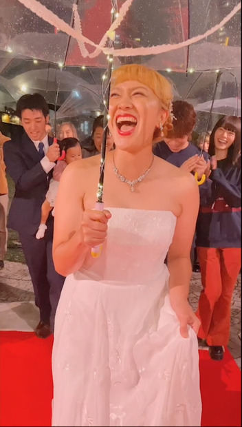 丸山桂里奈、夫婦でPV初出演　バージンロードでハプニング！？