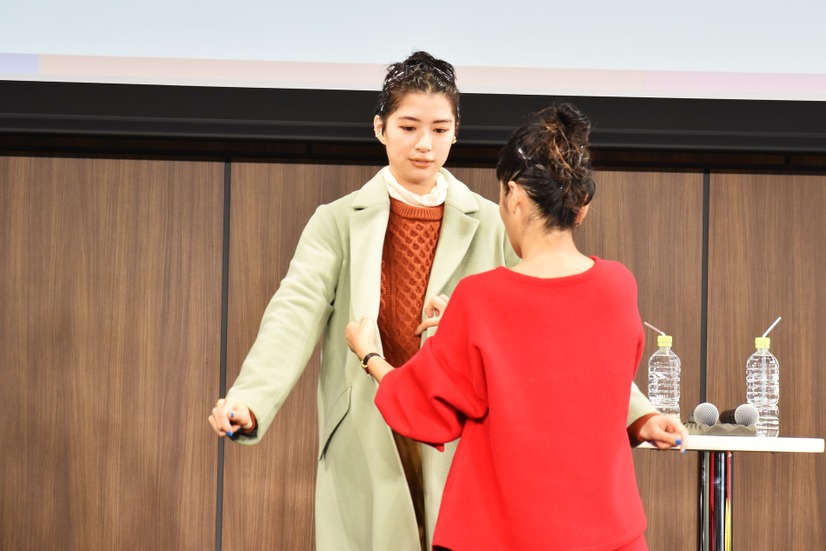 佐久間由衣、木津明子氏【撮影：こじへい】