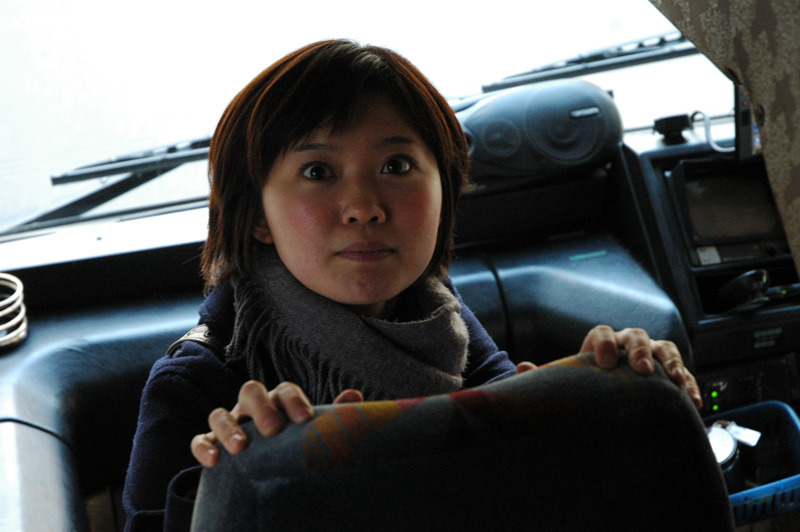 助手席で悠々と早稲田の街を行く。
