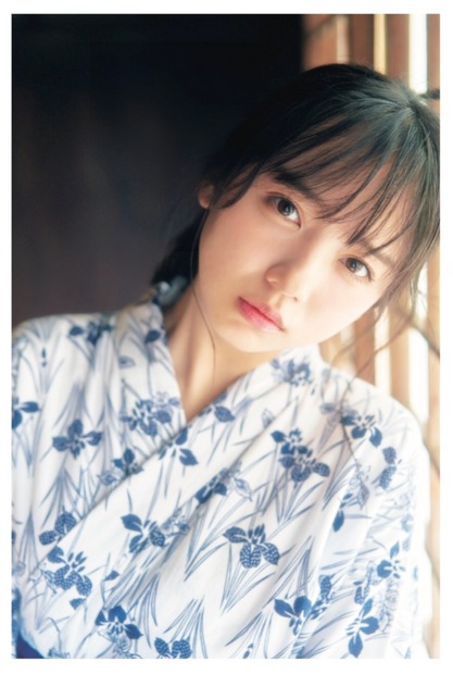 日向坂46・齊藤京子 1st写真集『とっておきの恋人』（発行：主婦と生活社、撮影：岡本武志） 紀伊国屋書店版裏表紙