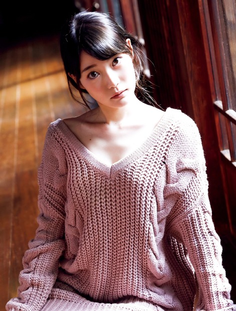 竹俣紅 写真集『夜明け前、紅さす。』　撮影：倉繁利　ワニブックス刊