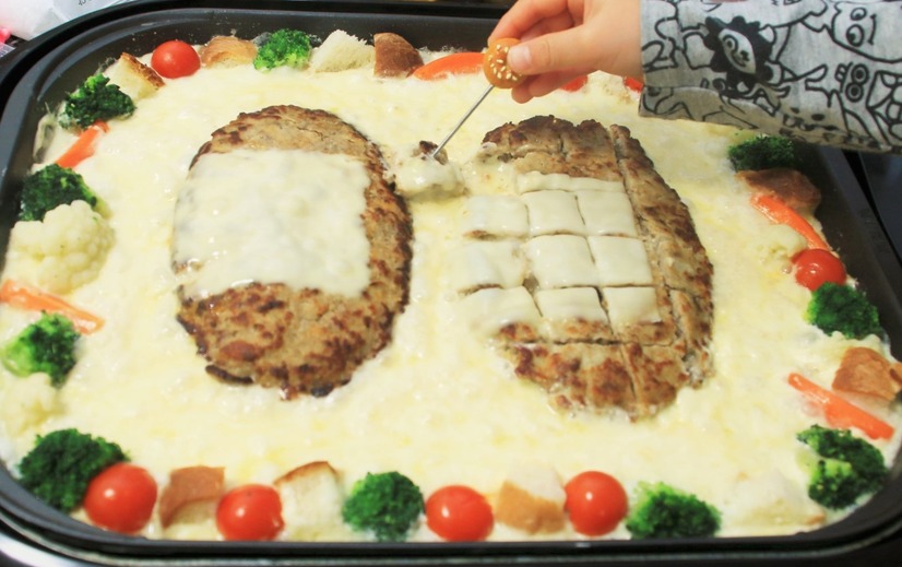 「びっくりドンキー」ハンバーグアレンジ【撮影：小宮山あきの】