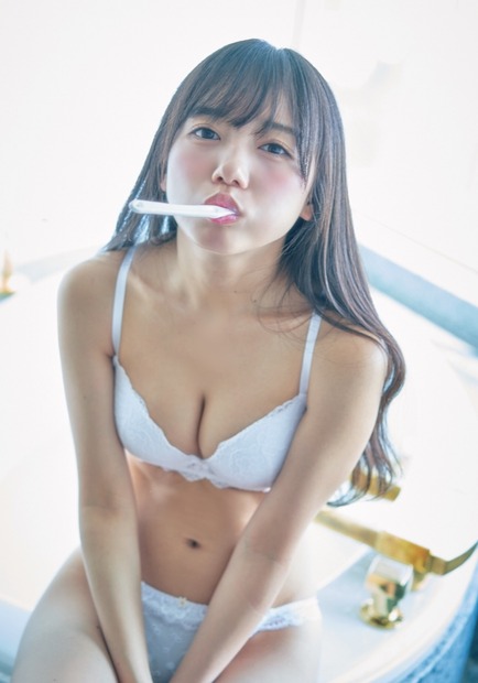 日向坂46・齊藤京子 1st写真集『とっておきの恋人』（主婦と生活社） 撮影：岡本武志