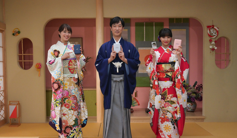 富士フイルムテレビCM「お正月を写そう♪ 2021 くつろぎ新年会・遊べるチェキ」篇