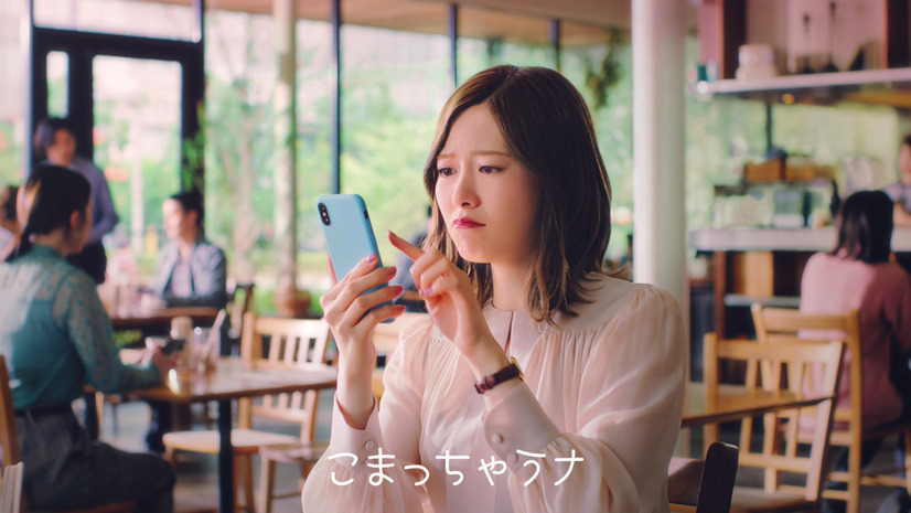 SaaS認証基盤「HENNGE One」の新テレビCMに出演する白石麻衣
