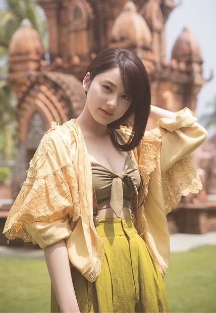 平祐奈写真集『Comme le Soleil』（発行：東京ニュース通信社刊、撮影：佐藤佑一）
