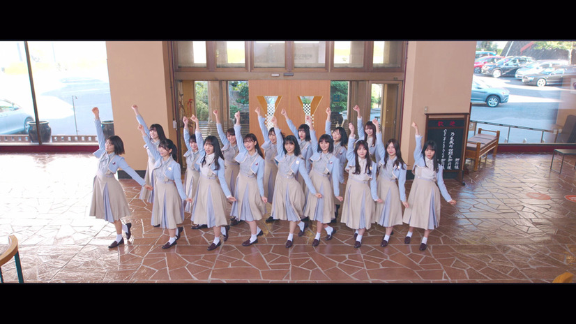 「Out of the blue」MV