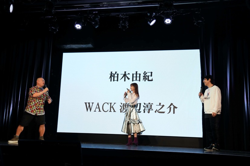 柏木由紀（AKB48）、会見ゲスト・クロちゃん、プロデューサー・渡辺淳之介氏（WACK）