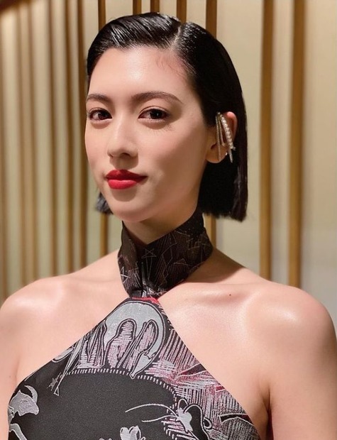 写真は三吉彩花の公式Instagramから（※写真は所属事務所より掲載許諾をいただいております）