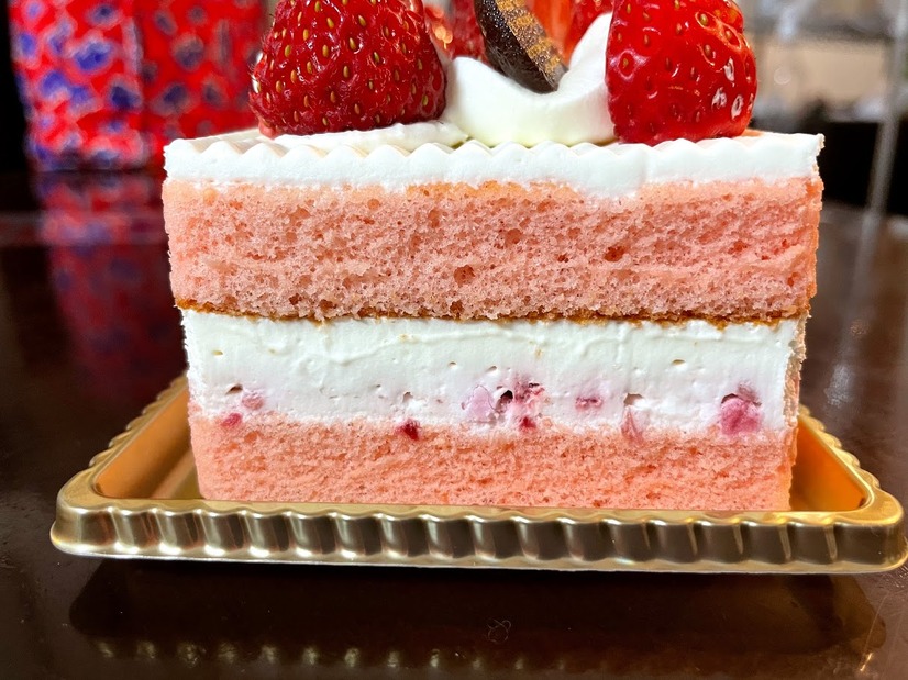 3種のイチゴが楽しめる「苺食べ比べバトン」！店頭でも存在感