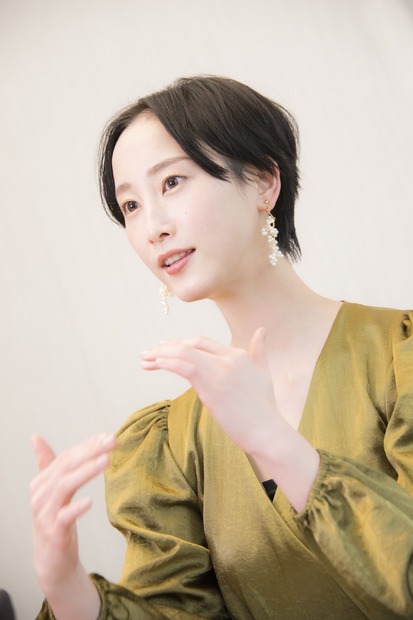 松井玲奈、新作小説『累々』は「“パパ活”をする女の子のSNSから着想を得ました!」