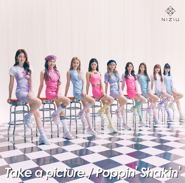 NiziUセカンドシングル『Take a picture／Poppin’ Shakin’』初回生産限定A盤ジャケット写真