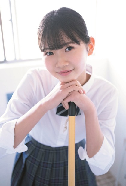 「B.L.T.graduation2021中学卒業」TOKYO NEWS magazine&mook（honto）購入特典ポストカード【岡村ほまれ（モーニング娘。’21）】　（C）東京ニュース通信社