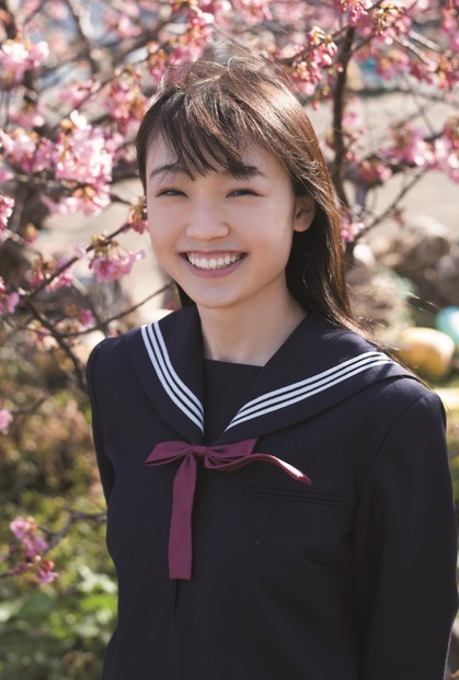 「B.L.T.graduation2021中学卒業」TOKYO NEWS magazine&mook（honto）購入特典ポストカード【山崎愛生（モーニング娘。’21）】　（C）東京ニュース通信社