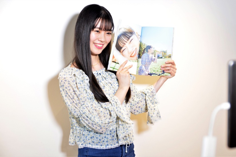 坂井仁香、“彼女感”満載の1st写真集をアピール!「脚に注目して見てほしい!」