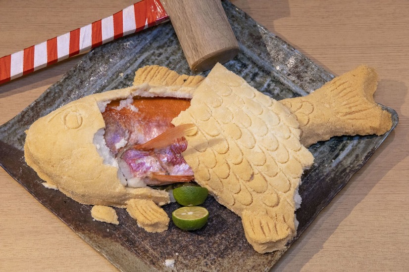 祝い事にピッタリ！イカセンターで高級ブランド魚「叉木の金目鯛」塩釜焼が発売